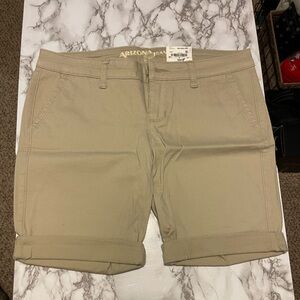 BRAND NEW juniors size 9 longer length khaki shorts